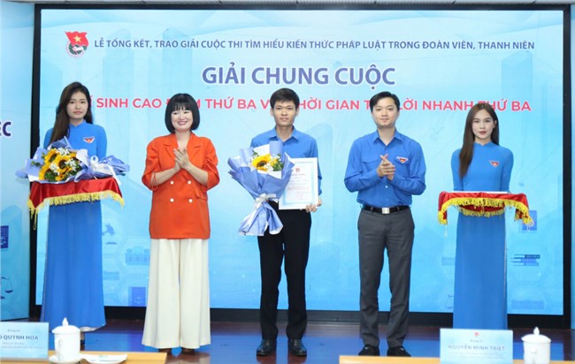 Trao giải cuộc thi Tìm hiểu kiến thức pháp luật trong đoàn viên, thanh niên (08/11/2024)